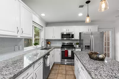 2 Summithill Place, The Woodlands, TX 77381 - Photo 7