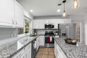 2 Summithill Pl, The Woodlands, TX 77381 - Photo 7