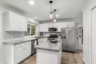2 Summithill Pl, The Woodlands, TX 77381 - Photo 9