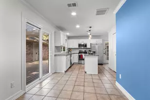 2 Summithill Pl, The Woodlands, TX 77381 - Photo 11