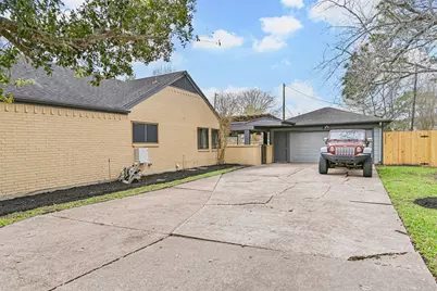 910 Evergreen Drive, Friendswood, TX 77546 - Photo 5