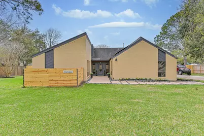 910 Evergreen Drive, Friendswood, TX 77546 - Photo 1