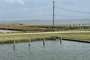 221 E Bayshore Dr, Palacios, TX 77465 - Photo 13