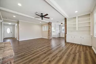 13711 Greenway Dr, Sugar Land, TX 77498 - Photo 3