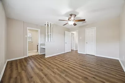 13711 Greenway Drive, Sugar Land, TX 77498 - Photo 9