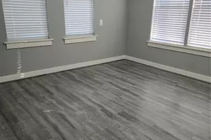 402 4th St, Sealy, TX 77474 - Photo 5