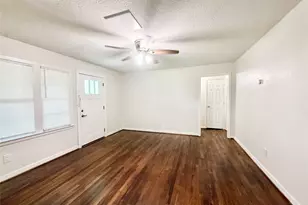 824 S Anderson St, Angleton, TX 77515 - Photo 3