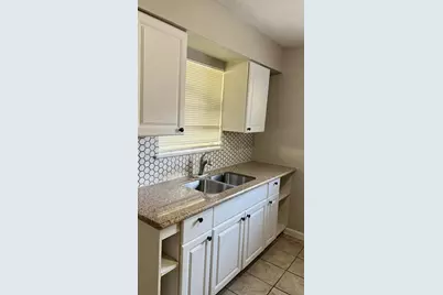 5022 Mallow Street #7, Houston, TX 77033 - Photo 5