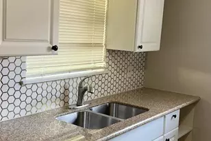 5022 Mallow St, Houston, TX 77033 - Photo 5