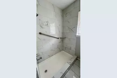 5022 Mallow Street #7, Houston, TX 77033 - Photo 7