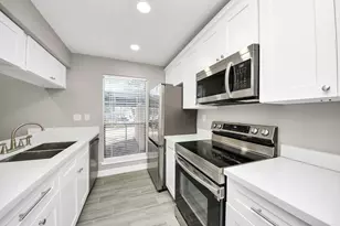 3722 Woodchase Dr, Houston, TX 77042 - Photo 7