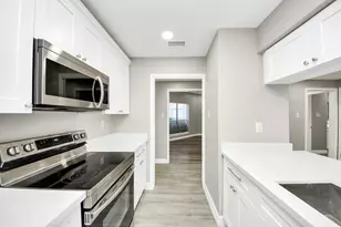 3722 Woodchase Dr, Houston, TX 77042 - Photo 9