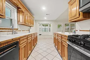 1202 Denise St, Deer Park, TX 77536 - Photo 7