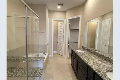 10418 Quiet Courtyard Road, Houston, TX 77043 - Photo 21