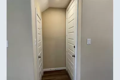 10418 Quiet Courtyard Road, Houston, TX 77043 - Photo 15