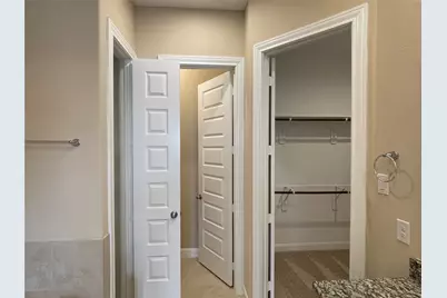 10418 Quiet Courtyard Road, Houston, TX 77043 - Photo 23