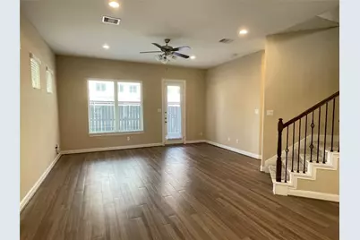10418 Quiet Courtyard Road, Houston, TX 77043 - Photo 11