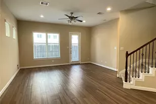 10418 Quiet Courtyard Rd, Houston, TX 77043 - Photo 11