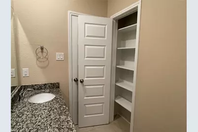 10418 Quiet Courtyard Road, Houston, TX 77043 - Photo 37
