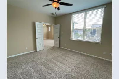 10418 Quiet Courtyard Road, Houston, TX 77043 - Photo 33