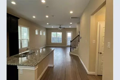 10418 Quiet Courtyard Road, Houston, TX 77043 - Photo 7