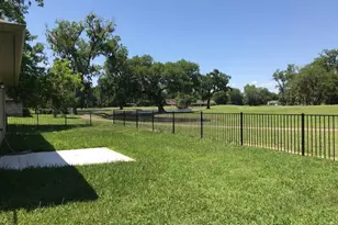 2249 Ridgewood Dr, West Columbia, TX 77486 - Photo 5