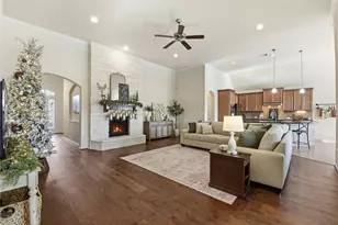 11914 Pearl Ln, Mont Belvieu, TX 77535 - Photo 9