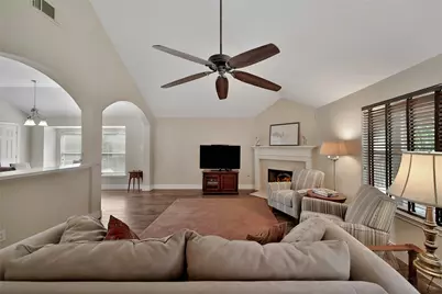 159 S Queenscliff Circle, The Woodlands, TX 77382 - Photo 13