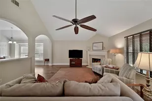 159 S Queenscliff Cir, The Woodlands, TX 77382 - Photo 13