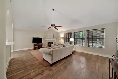 159 S Queenscliff Circle, The Woodlands, TX 77382 - Photo 11
