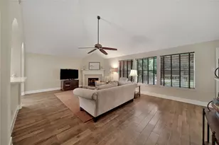 159 S Queenscliff Cir, The Woodlands, TX 77382 - Photo 11