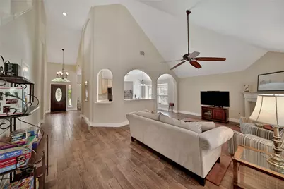 159 S Queenscliff Circle, The Woodlands, TX 77382 - Photo 9