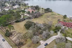 205 Lakeshore Dr, Seabrook, TX 77586 - Photo 5