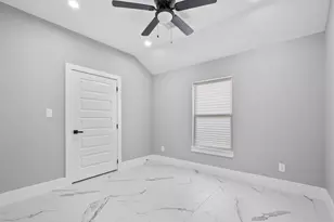 8216 Locksley Rd, Houston, TX 77078 - Photo 9