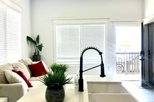 203 S Lockwood Dr, Houston, TX 77011 - Photo 5