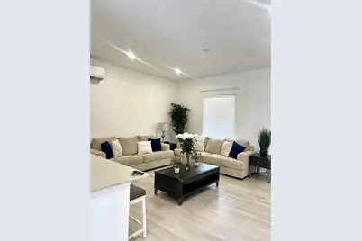 203 S Lockwood Drive, Houston, TX 77011 - Photo 3