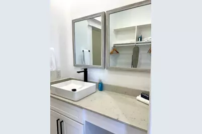 203 S Lockwood Drive, Houston, TX 77011 - Photo 13