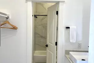 203 S Lockwood Dr, Houston, TX 77011 - Photo 11