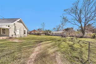 203 W Powell St, Willis, TX 77378 - Photo 27