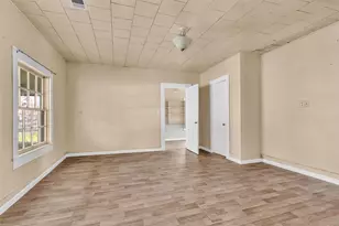 203 W Powell St, Willis, TX 77378 - Photo 9