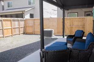 7925 Brandon St, Houston, TX 77051 - Photo 9