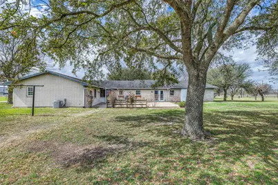 2042 US Highway 77, Lott, TX 76656 - Photo 11