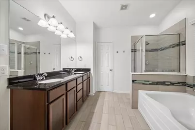 10043 Fallen Woods Drive, Houston, TX 77080 - Photo 9