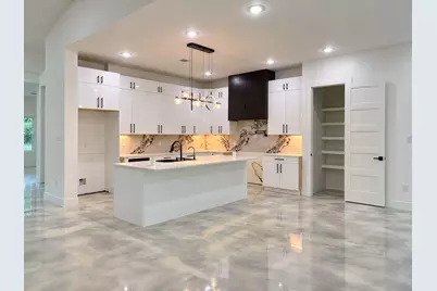 2405 W Green Briar Drive, Huntsville, TX 77340 - Photo 3