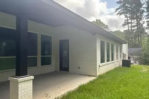 2405 W Greenbriar Dr, Huntsville, TX 77340 - Photo 29