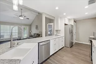 2431 Postoak Ln, Groves, TX 77619 - Photo 7