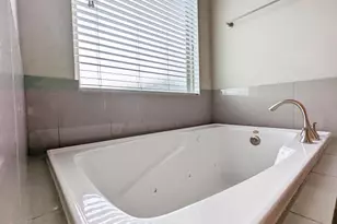 5323 Kiam St, Houston, TX 77007 - Photo 5