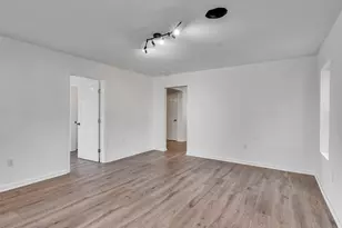 2416 Cumberland St, Houston, TX 77023 - Photo 9