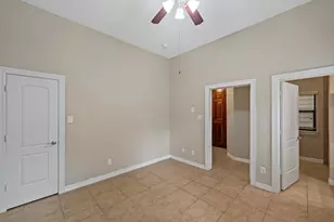 2045 W 14th 1/2 St, Houston, TX 77008 - Photo 5