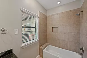 2045 W 14th 1/2 St, Houston, TX 77008 - Photo 21